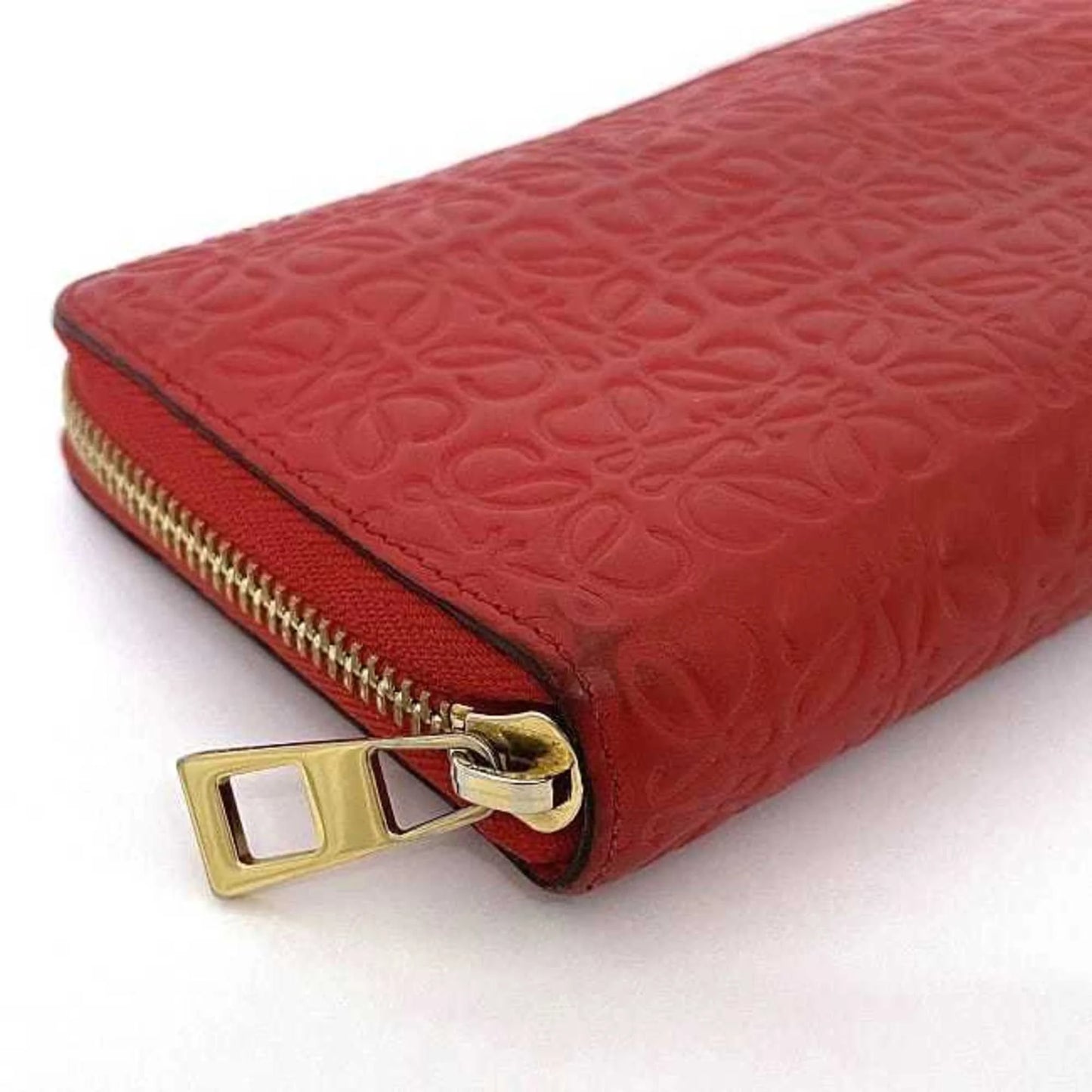 Repeat Wallet Red LOEWE Pre-Owned Gold Loewe Long Women's Embossed Leather 107N55.F13 Anagram Round GP (Good)