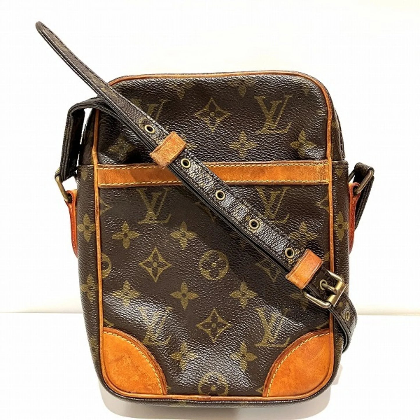 Louis (Good) Pre-Owned Vuitton Shoulder Monogram Women Danube Bag M45266