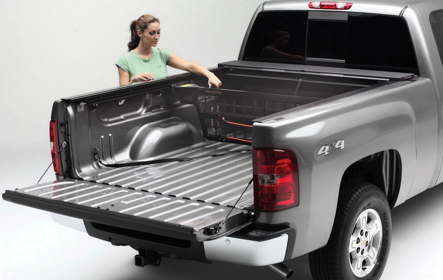 Compatible Bed Rolling 2015-2022 Roll-N-Lock Truck GMC Manager Colorado, 2015-2022 Divider; RealTruck Cargo CM262 Canyon Chevrolet with Select by